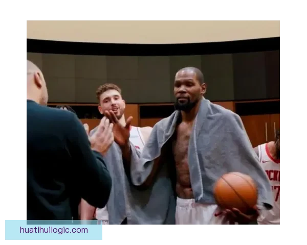 火箭更衣室泼水庆祝杜兰特超越乔丹 赤膊领取比赛用球回忆经典时刻